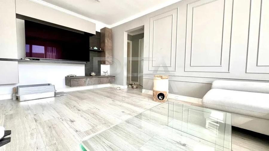 Apartament cu 3 camere decomandat, mobilat în Titan