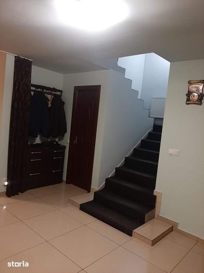Casă cu 7 camere cu Teren 800 Mp în Dragomirești-Vale