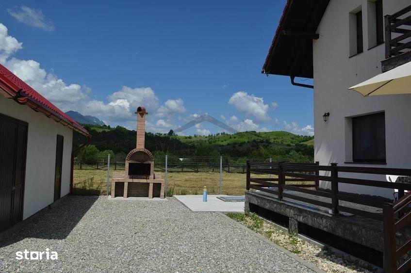 Casă cu 9 camere cu Teren 1004 Mp în Central