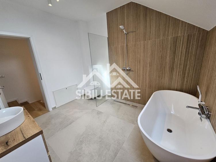 Duplex cu 4 camere cu Canalizare în Șura Mică