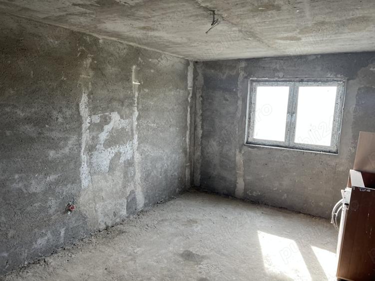 Casă cu 6 camere cu Teren 2000 Mp în Uliești