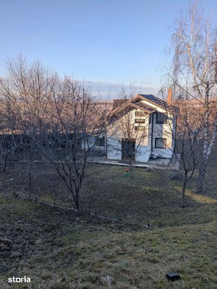 Casă cu 4 camere cu Teren 1750 Mp în Central