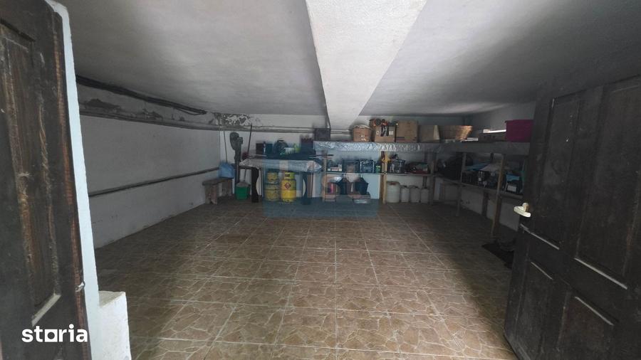 Casă cu 6 camere cu Teren 1361 Mp în Dubova