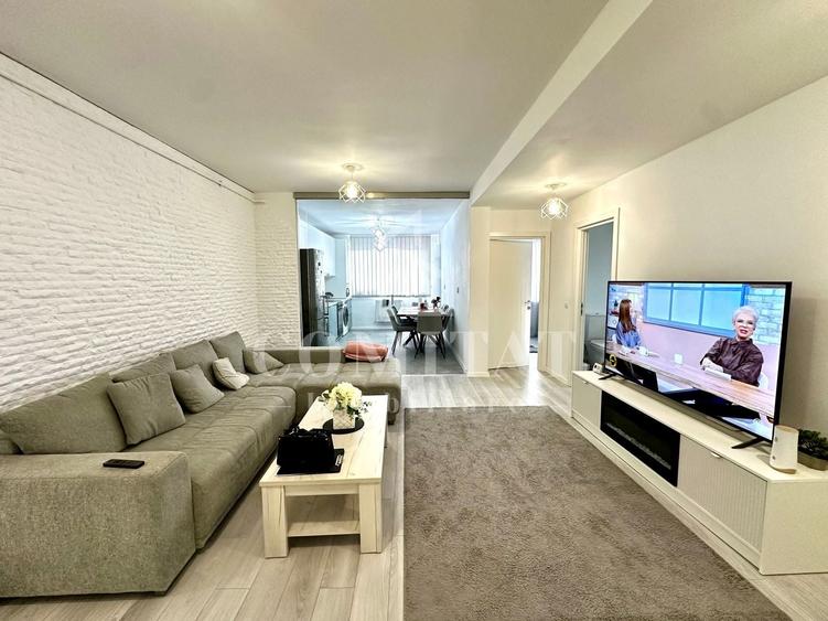 Apartament cu 3 camere semidecomandat, mobilat în Florești