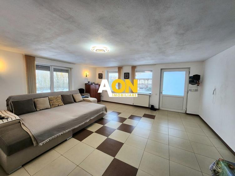 Casă individuală cu 6 camere cu Canalizare în Periferie