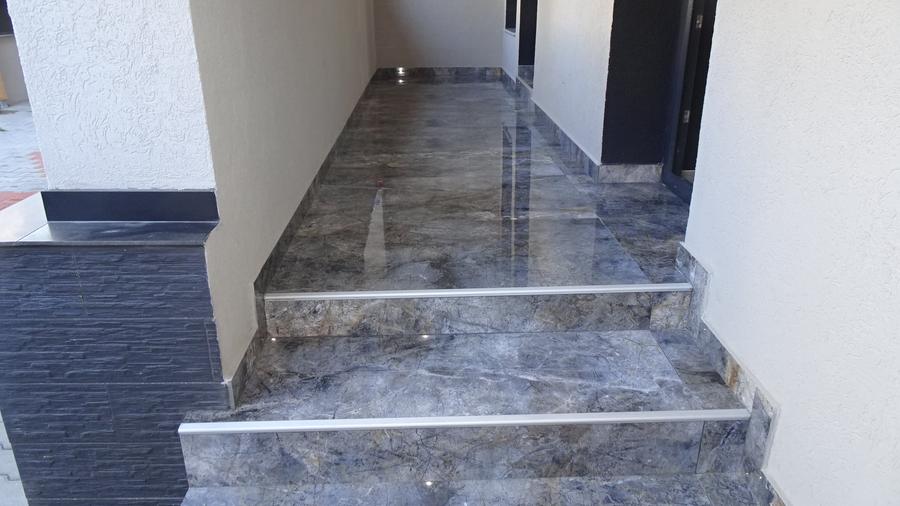 Casă cu 6 camere cu Garaj în Împăratul Traian