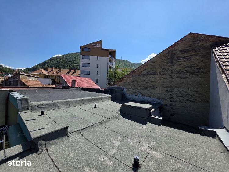 Casă cu 4 camere cu Teren 323 Mp în Central