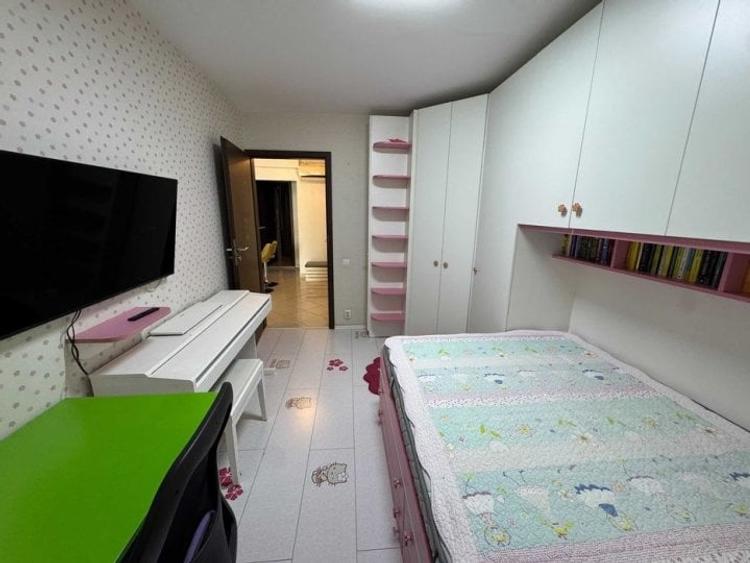 Apartament cu 4 camere decomandat, mobilat în Crângași