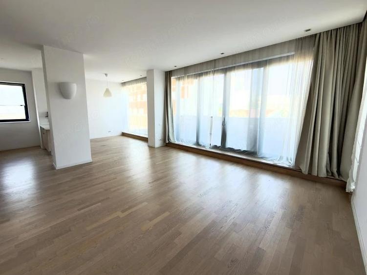 Apartament cu 3 camere în P-ța Universității