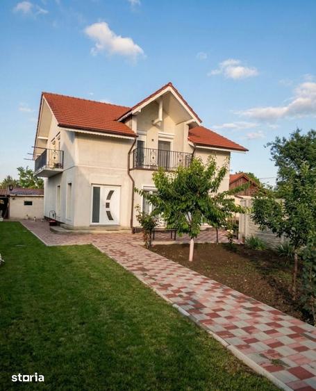 Casă cu 4 camere cu Teren 500 Mp în Parța
