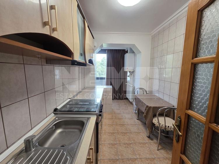 Apartament cu 2 camere semidecomandat, mobilat în Central