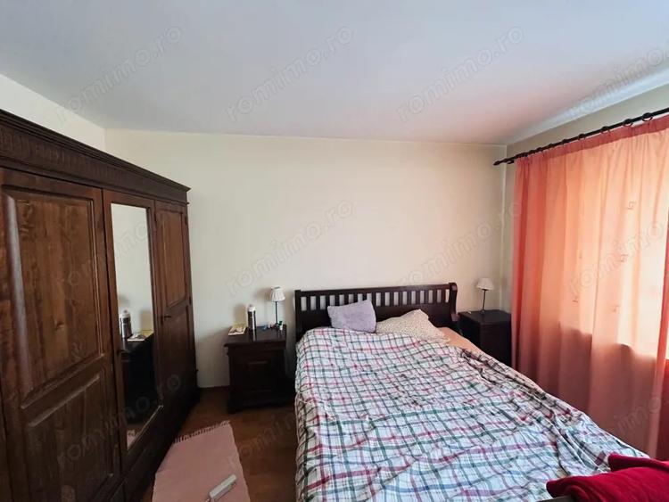 Casă cu 5 camere cu Teren 199 Mp în Roșu