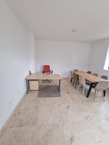 Birou, de 13 mp, în Ostratu