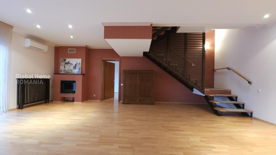 Duplex cu 10 camere cu Canalizare în Voluntari