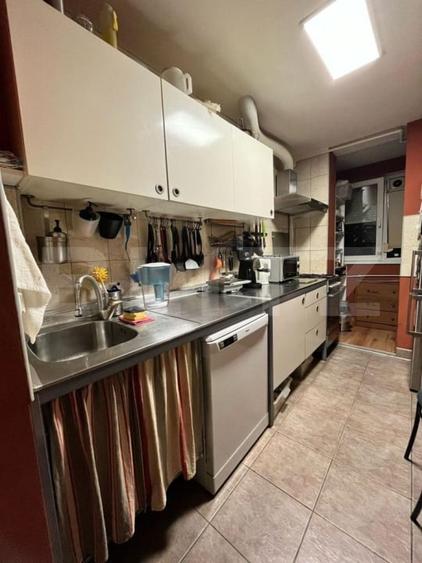 Apartament cu 3 camere decomandat, mobilat în Torontalului
