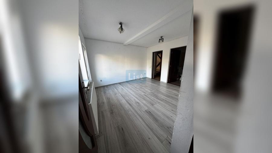 Casă cu 4 camere cu Canalizare în Iris