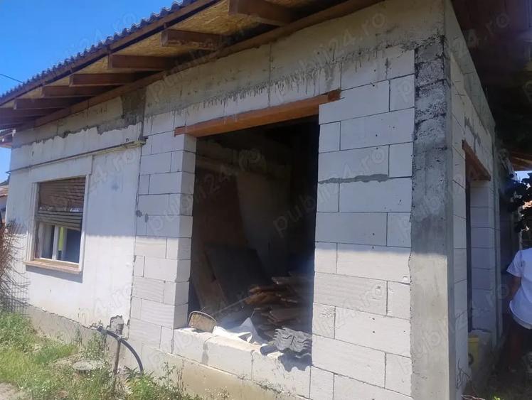 Casă cu 3 camere cu Teren 2860 Mp în Central