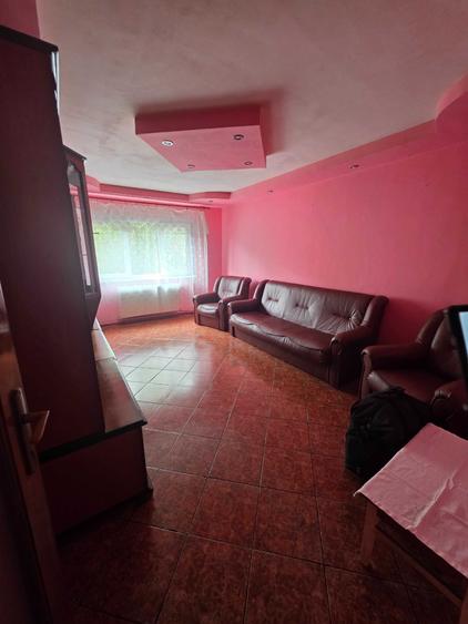 Apartament cu 2 camere decomandat în Petros