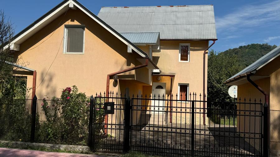 Casă cu 4 camere în Central