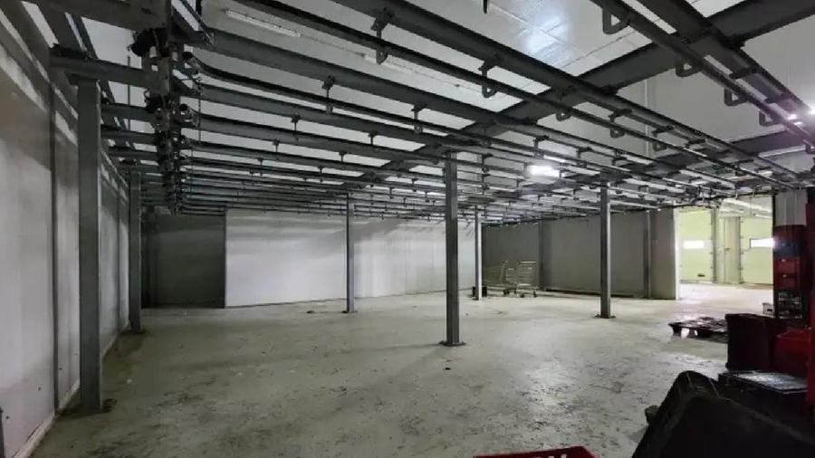 Spațiu industrial, de 1,372 mp, în Vest