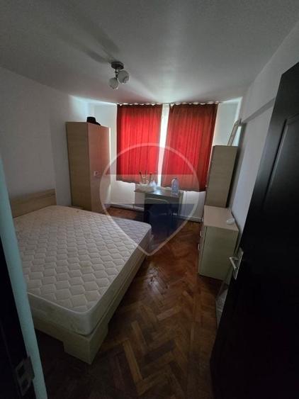 Apartament cu 3 camere decomandat, mobilat în Ultracentral