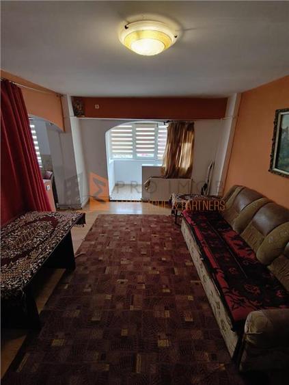 Apartament cu 2 camere decomandat, mobilat în Micro 3