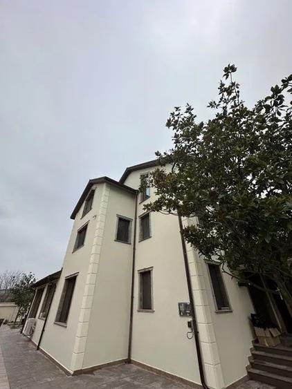 Casă individuală cu 10 camere cu Canalizare în Primo