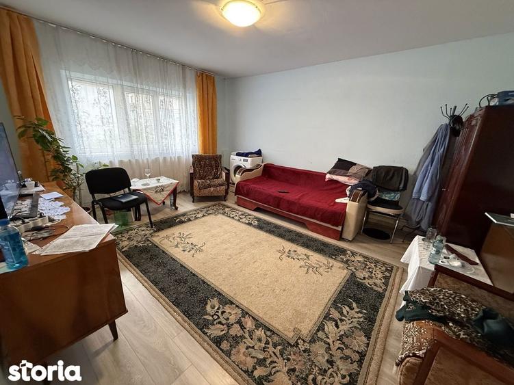 Apartament cu 4 camere decomandat în Micro 20