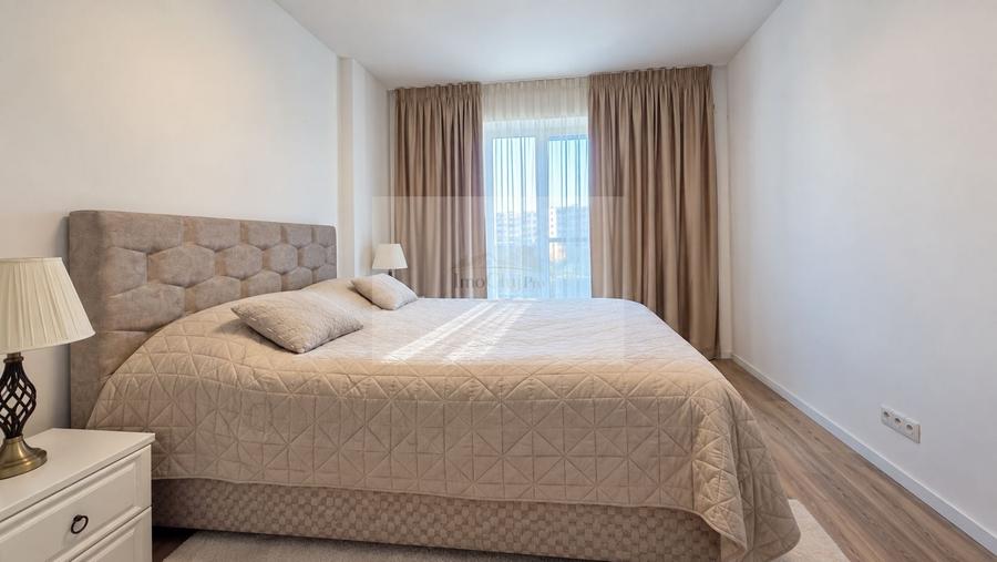 Apartament cu 3 camere semidecomandat, mobilat în Central
