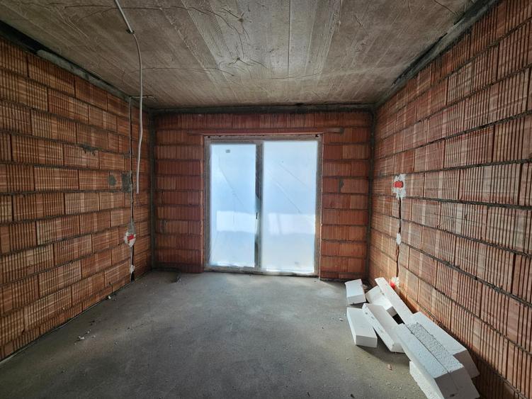 Apartament cu 3 camere decomandat în Moșnița Veche