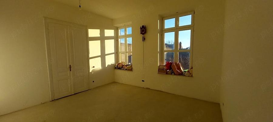 Apartament cu 3 camere semidecomandat în Ultracentral