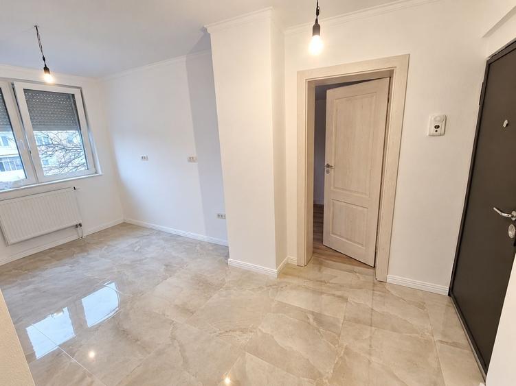 Apartament cu 3 camere semidecomandat în Central
