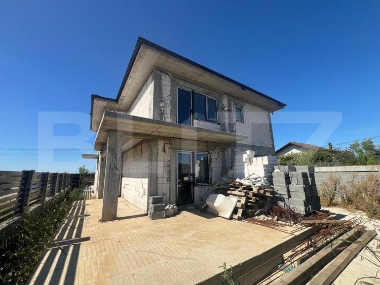 Casă individuală cu 5 camere cu Canalizare în Malu Mare