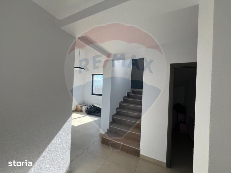 Casă cu 5 camere cu Teren 450 Mp în Nord