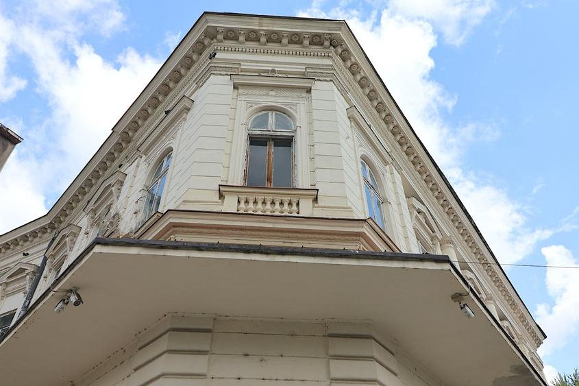 Casă cu 60 camere cu Canalizare în Centrul Istoric