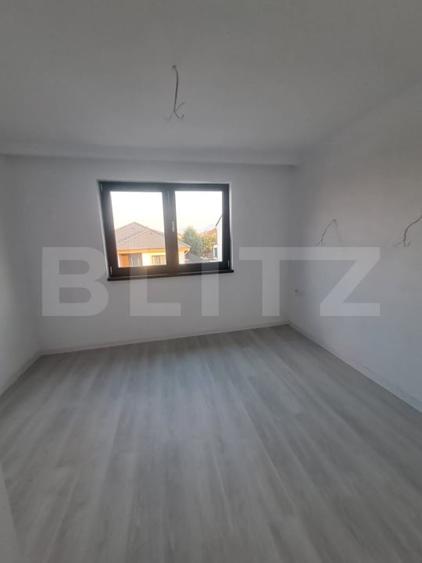 Duplex cu 3 camere cu Canalizare în Sânpetru