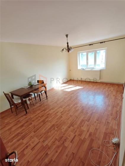 Apartament cu 3 camere decomandat, mobilat în Unirii Centru