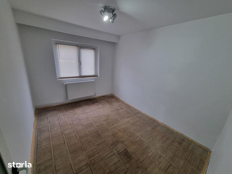 Apartament cu 3 camere decomandat în Poarta 6