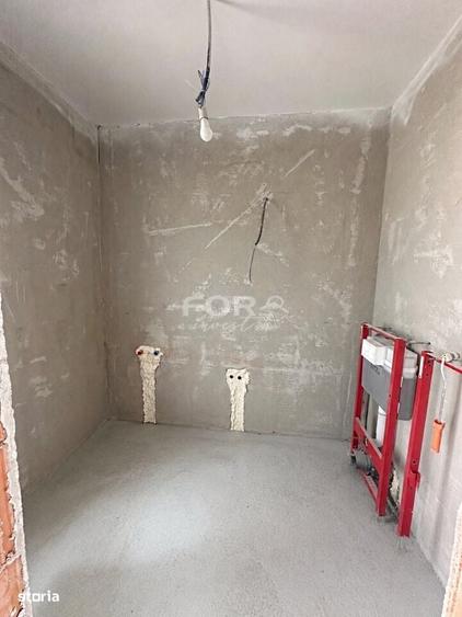 Casă cu 4 camere în Alparea
