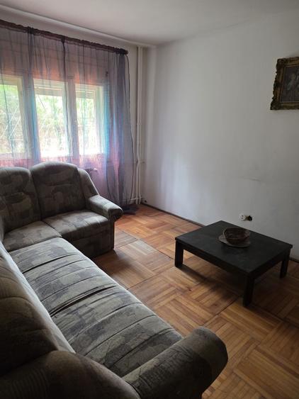 Apartament cu 2 camere semidecomandat în Romanilor
