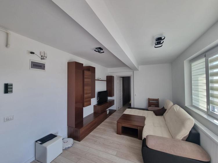 Apartament cu 2 camere semidecomandat, mobilat în Apărătorii Patriei