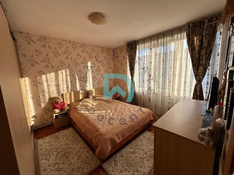 Apartament cu 3 camere semidecomandat în Tractorul