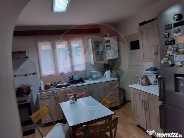 Casa / Vila cu 4 camere de vanzare - 2
