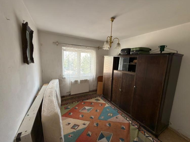 Apartament cu 4 camere decomandat, mobilat în Central