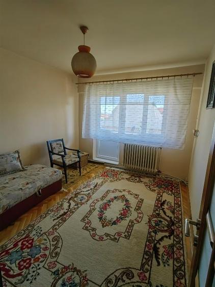 Apartament cu 4 camere decomandat, mobilat în Central