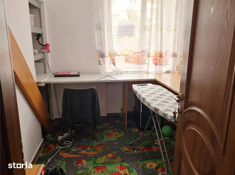 Apartament cu 4 camere decomandat în Central