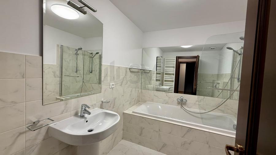 Apartament cu 3 camere semidecomandat, mobilat în Aviatorilor