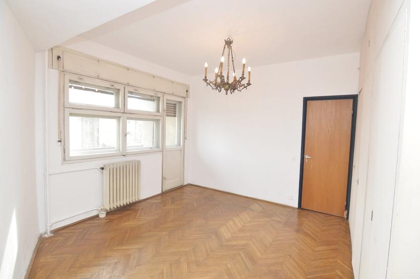 Apartament cu 4 camere semidecomandat în Cișmigiu