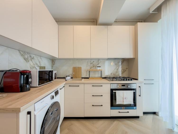 Apartament cu 2 camere semidecomandat, mobilat în Faleza Nord