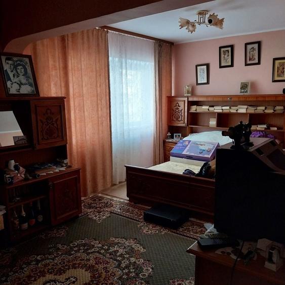 Apartament cu 4 camere decomandat în Central